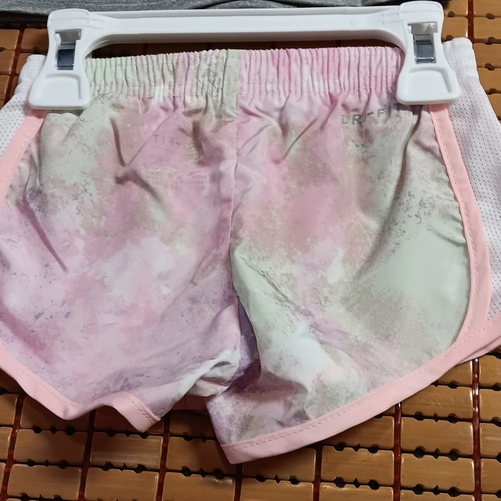 Nike Infant Girl’s Dri-Fit T-Shirt & Shorts Set (2-pieces) 18m nwt, pink